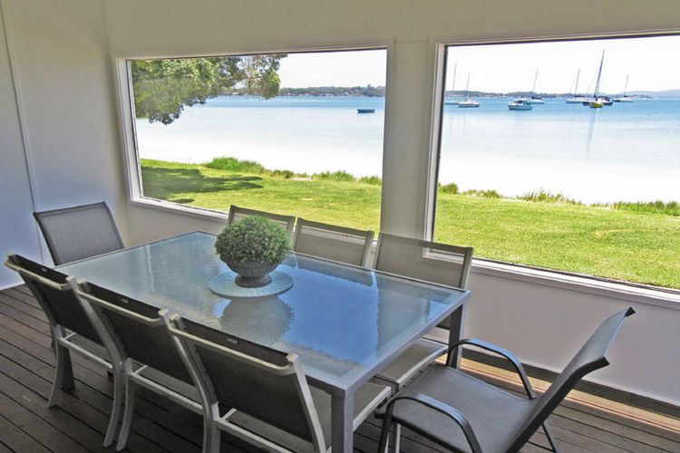 Casa Martins, 219 Foreshore Drive – Absolute Waterfront House