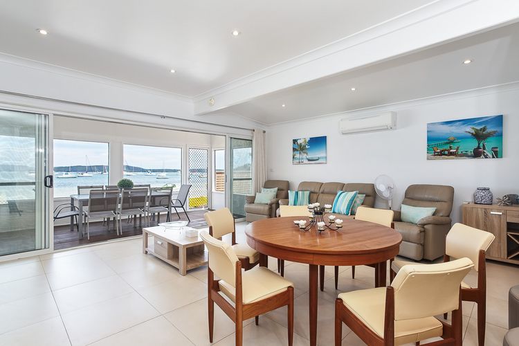 Casa Martins, 219 Foreshore Drive – Absolute Waterfront House