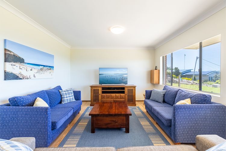 10 Garuwa Street – Fabulous Fingal Bay water views