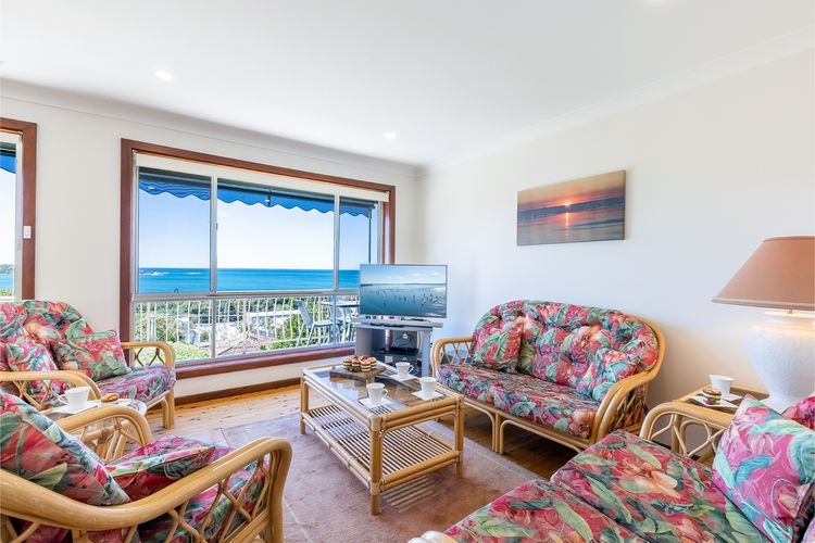 10 Garuwa Street – Fabulous Fingal Bay water views