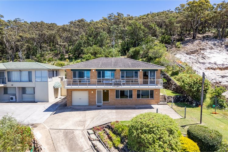 10 Garuwa Street – Fabulous Fingal Bay water views