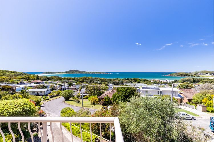 10 Garuwa Street – Fabulous Fingal Bay water views