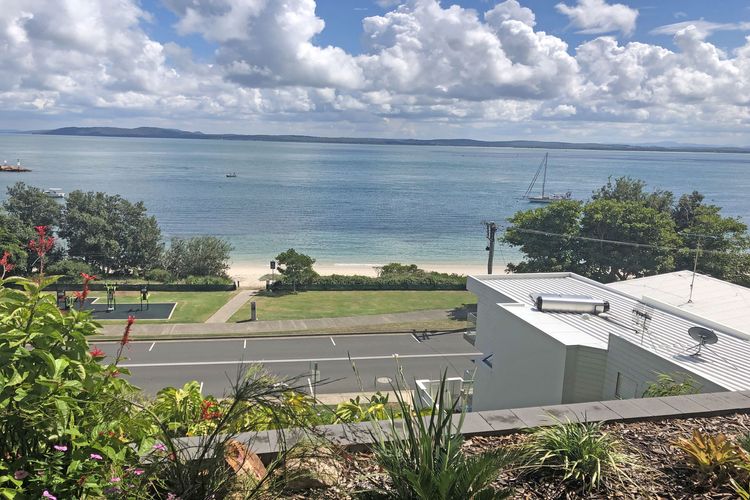 Classic View 1, 1/49 Victoria Parade – panoramic water views, aircon and WIFI