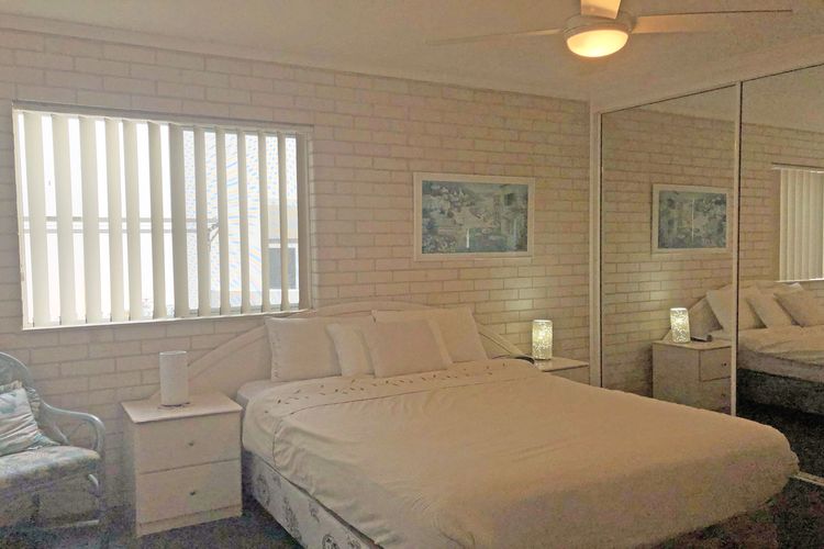 Classic View 1, 1/49 Victoria Parade – panoramic water views, aircon and WIFI