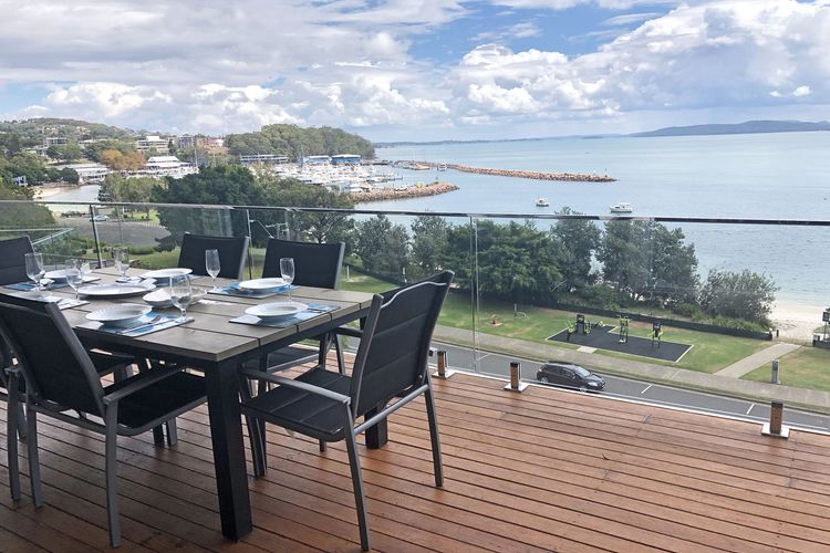 Classic View 1, 1/49 Victoria Parade – panoramic water views, aircon and WIFI