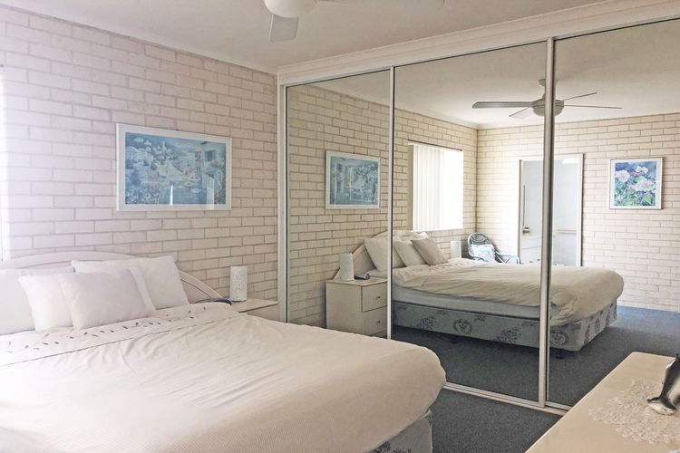 Classic View 1, 1/49 Victoria Parade – panoramic water views, aircon and WIFI