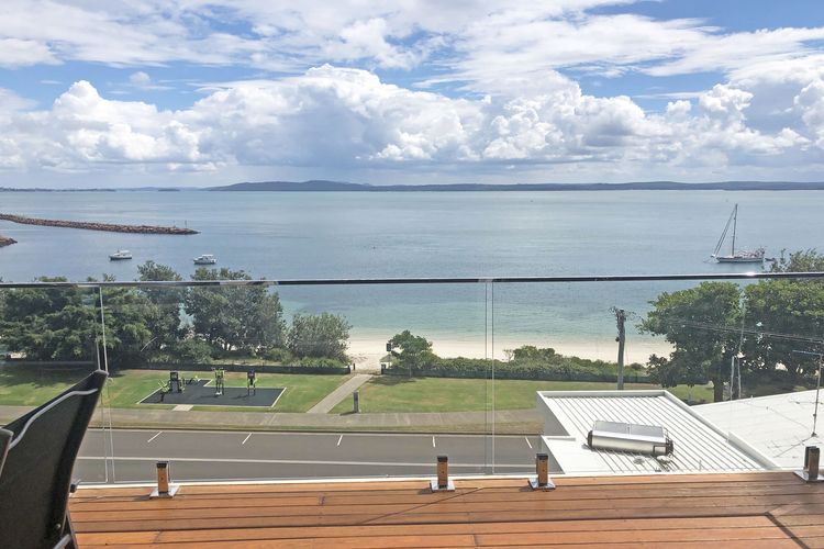 Classic View 1, 1/49 Victoria Parade – panoramic water views, aircon and WIFI