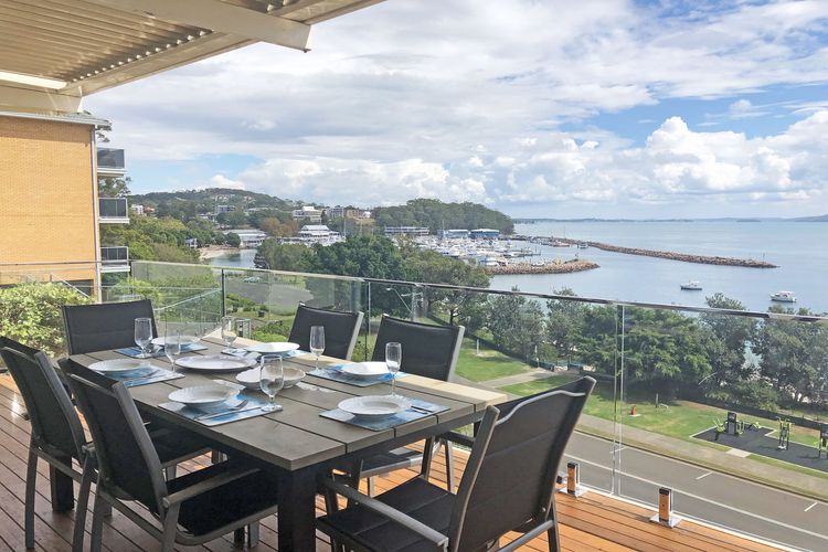 Classic View 1, 1/49 Victoria Parade – panoramic water views, aircon and WIFI