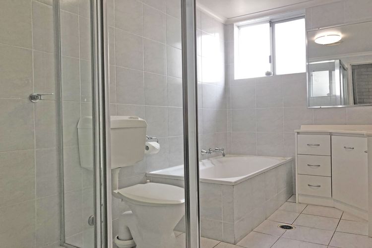 Classic View 1, 1/49 Victoria Parade – panoramic water views, aircon and WIFI