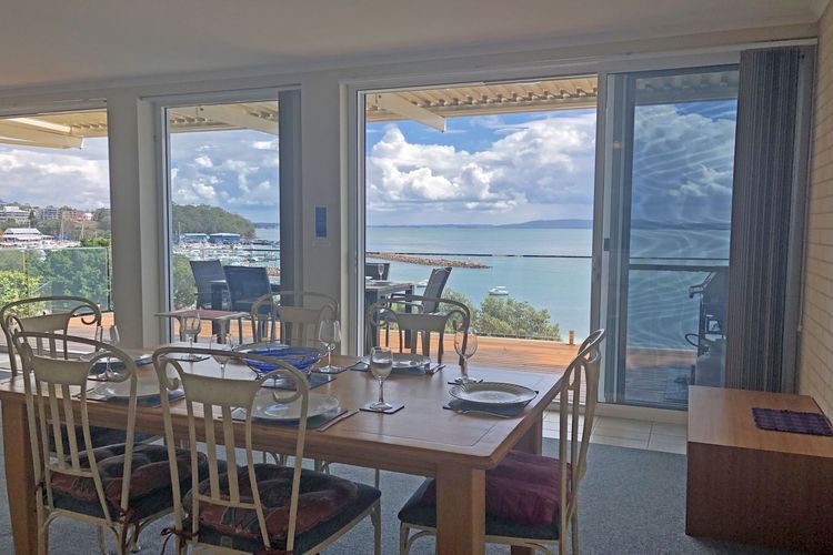 Classic View 1, 1/49 Victoria Parade – panoramic water views, aircon and WIFI