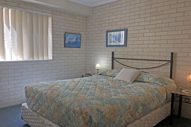 Classic View 1, 1/49 Victoria Parade – panoramic water views, aircon and WIFI