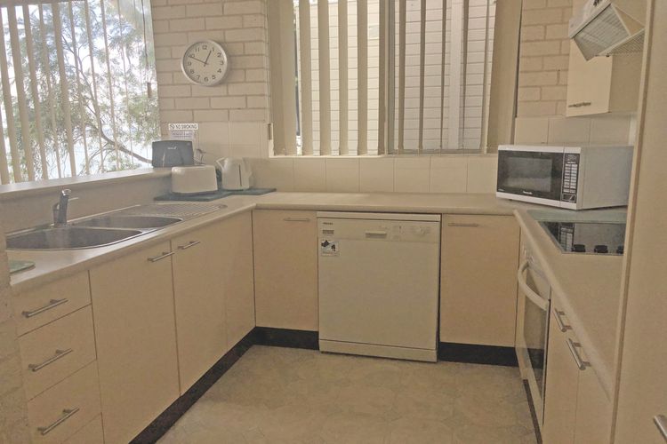 Classic View 1, 1/49 Victoria Parade – panoramic water views, aircon and WIFI