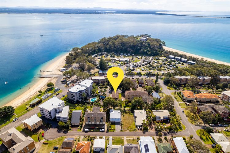 Columbia Views, 2/9 Columbia Close – Aircon, WIFI, Netflix, Views & Boat Parking