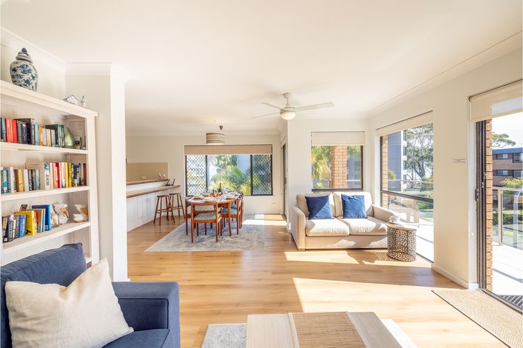 Columbia Views, 2/9 Columbia Close – Aircon, WIFI, Netflix, Views & Boat Parking