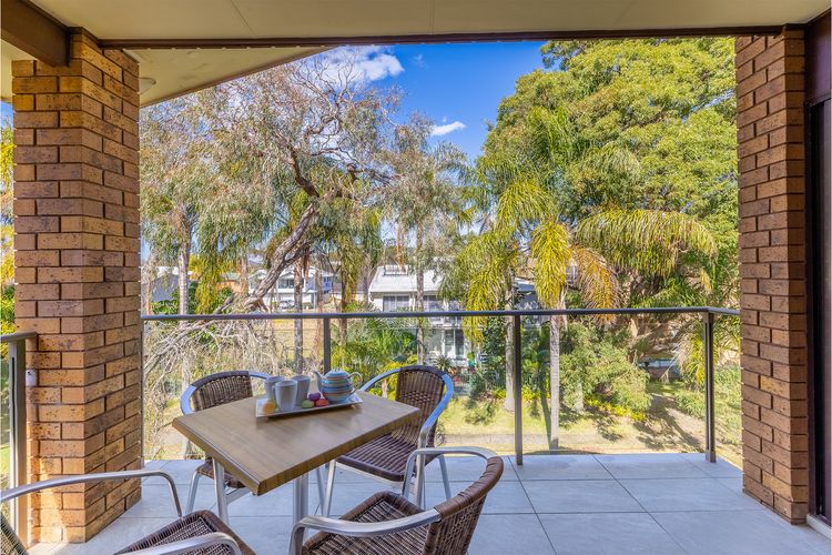 Columbia Views, 2/9 Columbia Close – Aircon, WIFI, Netflix, Views & Boat Parking