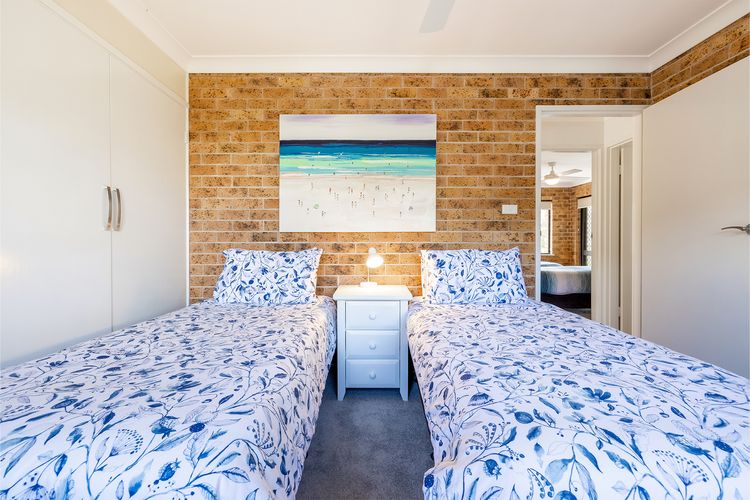 Columbia Views, 2/9 Columbia Close – Aircon, WIFI, Netflix, Views & Boat Parking