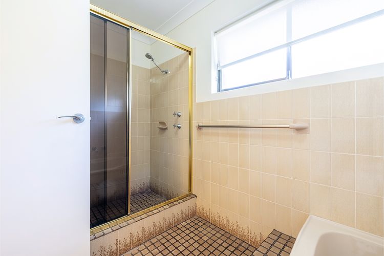 Columbia Views, 2/9 Columbia Close – Aircon, WIFI, Netflix, Views & Boat Parking