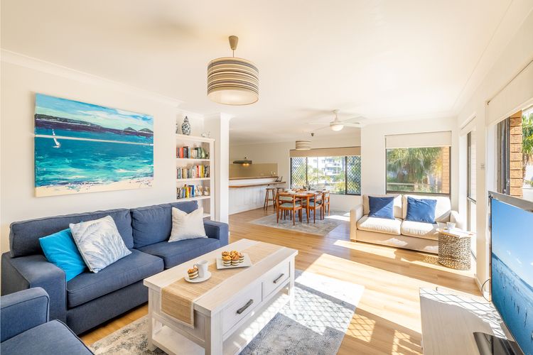 Columbia Views, 2/9 Columbia Close – Aircon, WIFI, Netflix, Views & Boat Parking
