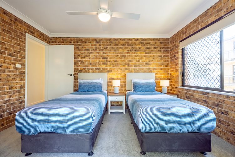 Columbia Views, 2/9 Columbia Close – Aircon, WIFI, Netflix, Views & Boat Parking