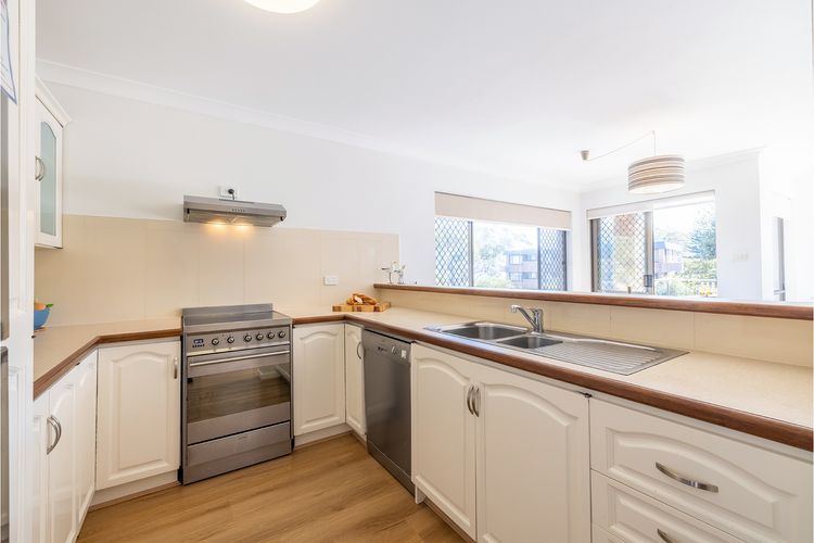 Columbia Views, 2/9 Columbia Close – Aircon, WIFI, Netflix, Views & Boat Parking