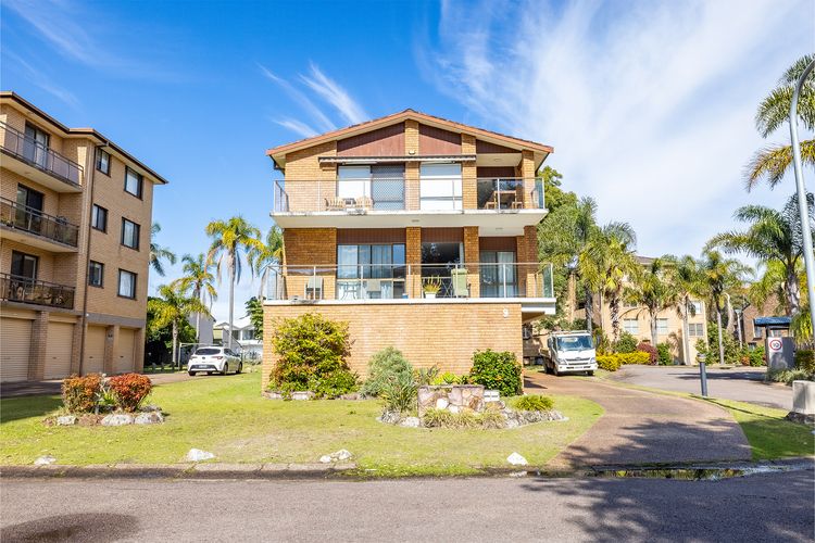Columbia Views, 2/9 Columbia Close – Aircon, WIFI, Netflix, Views & Boat Parking