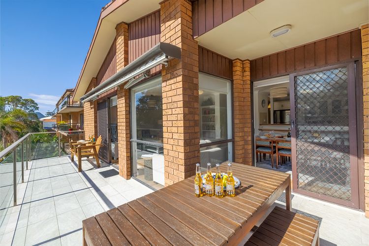 Columbia Views, 2/9 Columbia Close – Aircon, WIFI, Netflix, Views & Boat Parking