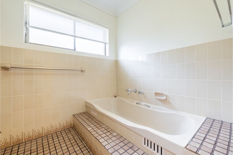Columbia Views, 2/9 Columbia Close – Aircon, WIFI, Netflix, Views & Boat Parking