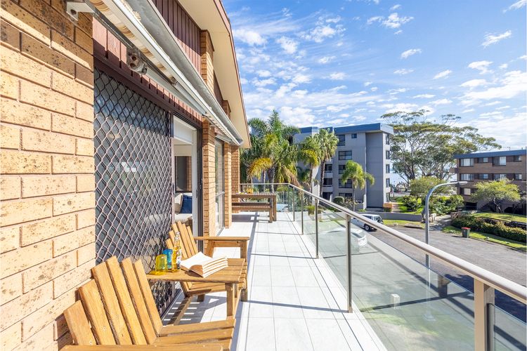 Columbia Views, 2/9 Columbia Close – Aircon, WIFI, Netflix, Views & Boat Parking