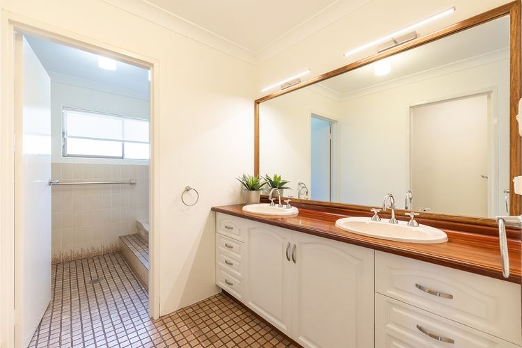 Columbia Views, 2/9 Columbia Close – Aircon, WIFI, Netflix, Views & Boat Parking