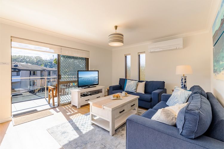 Columbia Views, 2/9 Columbia Close – Aircon, WIFI, Netflix, Views & Boat Parking