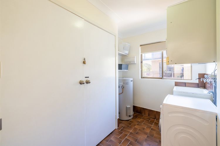 Columbia Views, 2/9 Columbia Close – Aircon, WIFI, Netflix, Views & Boat Parking