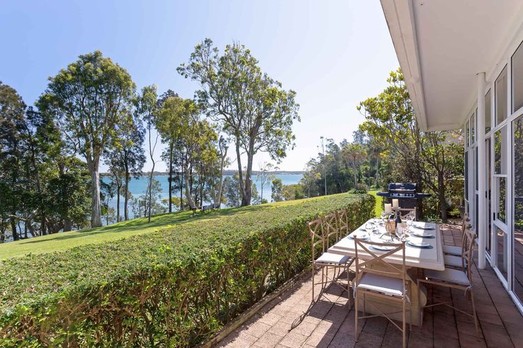 Corlette Waterfront, 2/44 Danalene Parade – Waterfront Luxury, WIFI, Aircon, Boat Parking