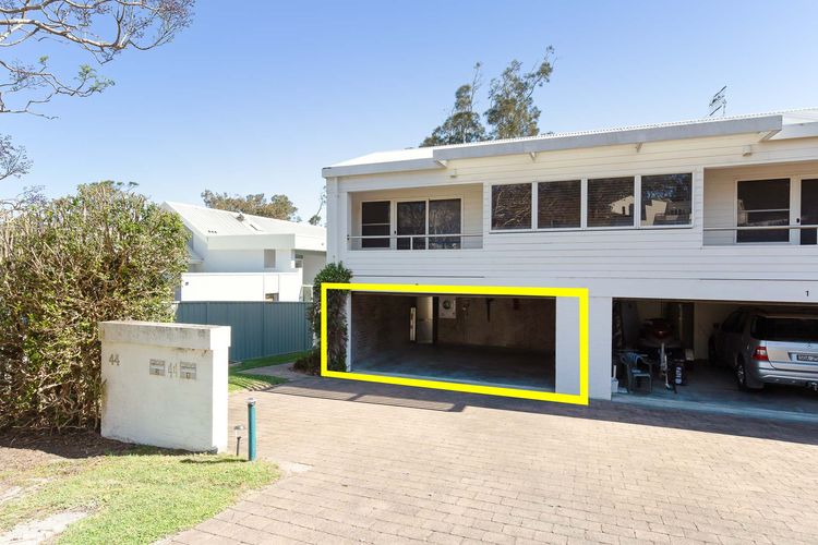 Corlette Waterfront, 2/44 Danalene Parade – Waterfront Luxury, WIFI, Aircon, Boat Parking