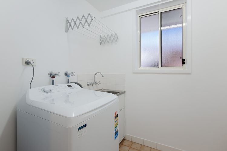 Corlette Waterfront, 2/44 Danalene Parade – Waterfront Luxury, WIFI, Aircon, Boat Parking