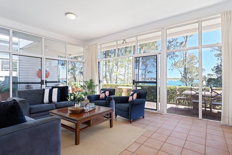 Corlette Waterfront, 2/44 Danalene Parade – Waterfront Luxury, WIFI, Aircon, Boat Parking