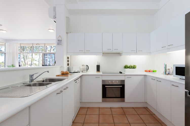 Corlette Waterfront, 2/44 Danalene Parade – Waterfront Luxury, WIFI, Aircon, Boat Parking