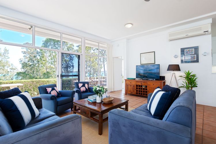 Corlette Waterfront, 2/44 Danalene Parade – Waterfront Luxury, WIFI, Aircon, Boat Parking