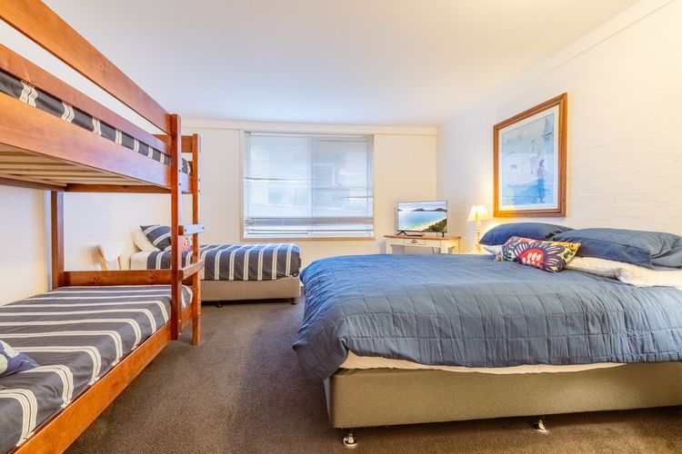 Corlette Waterfront, 2/44 Danalene Parade – Waterfront Luxury, WIFI, Aircon, Boat Parking