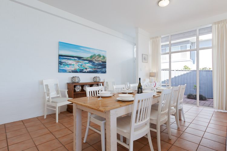 Corlette Waterfront, 2/44 Danalene Parade – Waterfront Luxury, WIFI, Aircon, Boat Parking