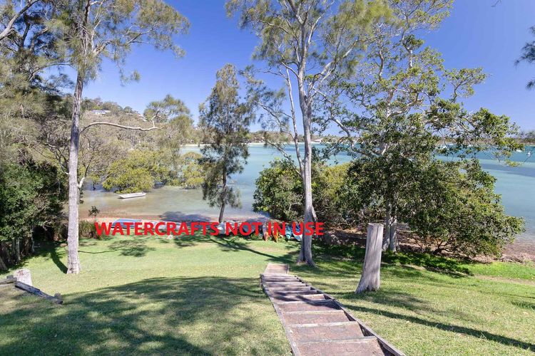 Corlette Waterfront, 2/44 Danalene Parade – Waterfront Luxury, WIFI, Aircon, Boat Parking