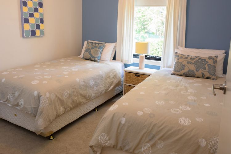 Cossies at Corlette – Stunning views & Beach access