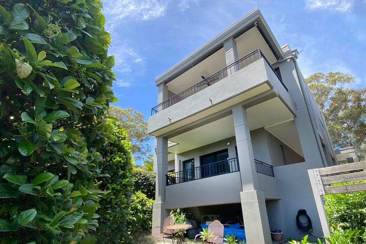 Cossies at Corlette – Stunning views & Beach access