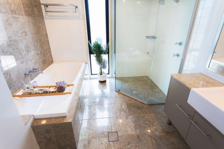 Cossies at Corlette – Stunning views & Beach access