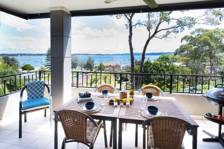 Cossies at Corlette – Stunning views & Beach access