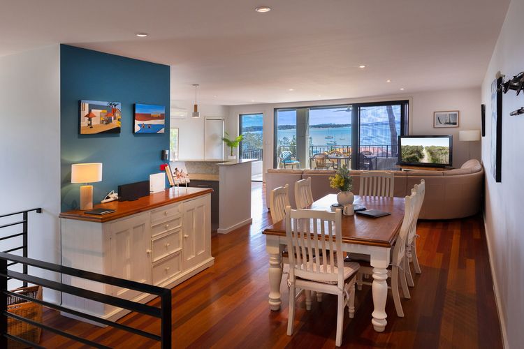 Cossies at Corlette – Stunning views & Beach access