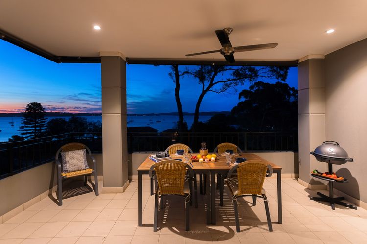 Cossies at Corlette – Stunning views & Beach access