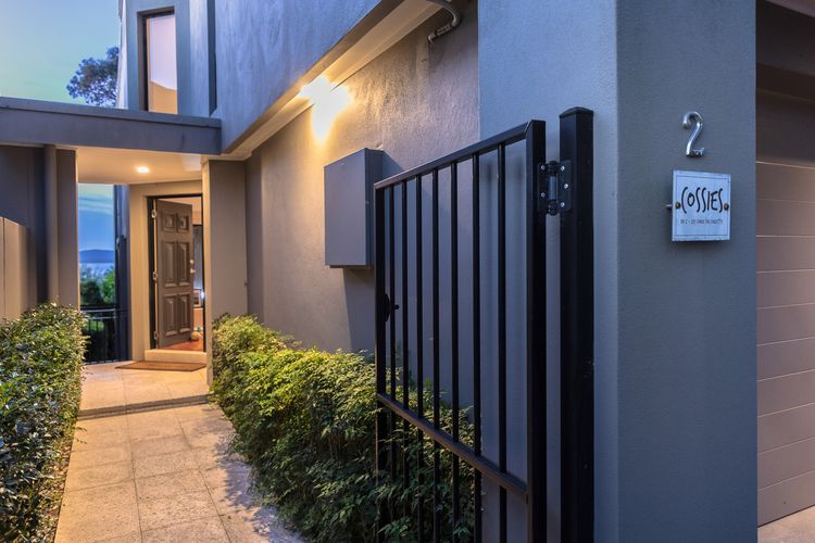 Cossies at Corlette – Stunning views & Beach access