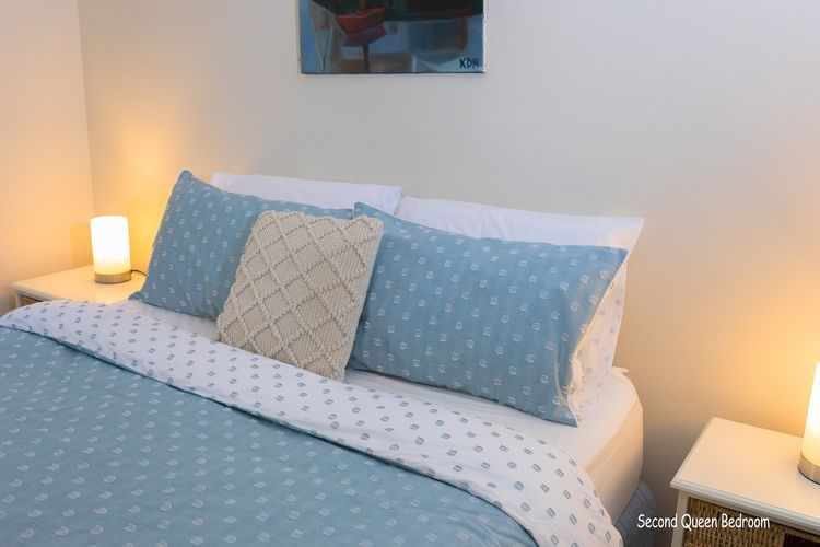 Cossies at Corlette – Stunning views & Beach access