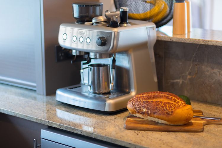 Cossies at Corlette – Stunning views & Beach access