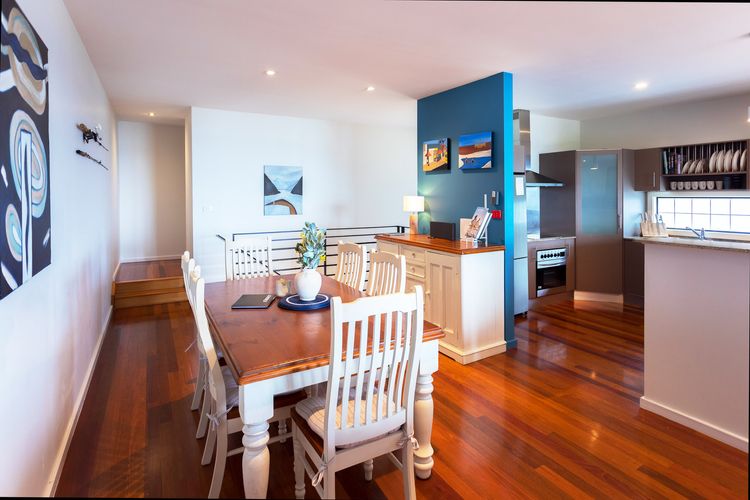 Cossies at Corlette – Stunning views & Beach access